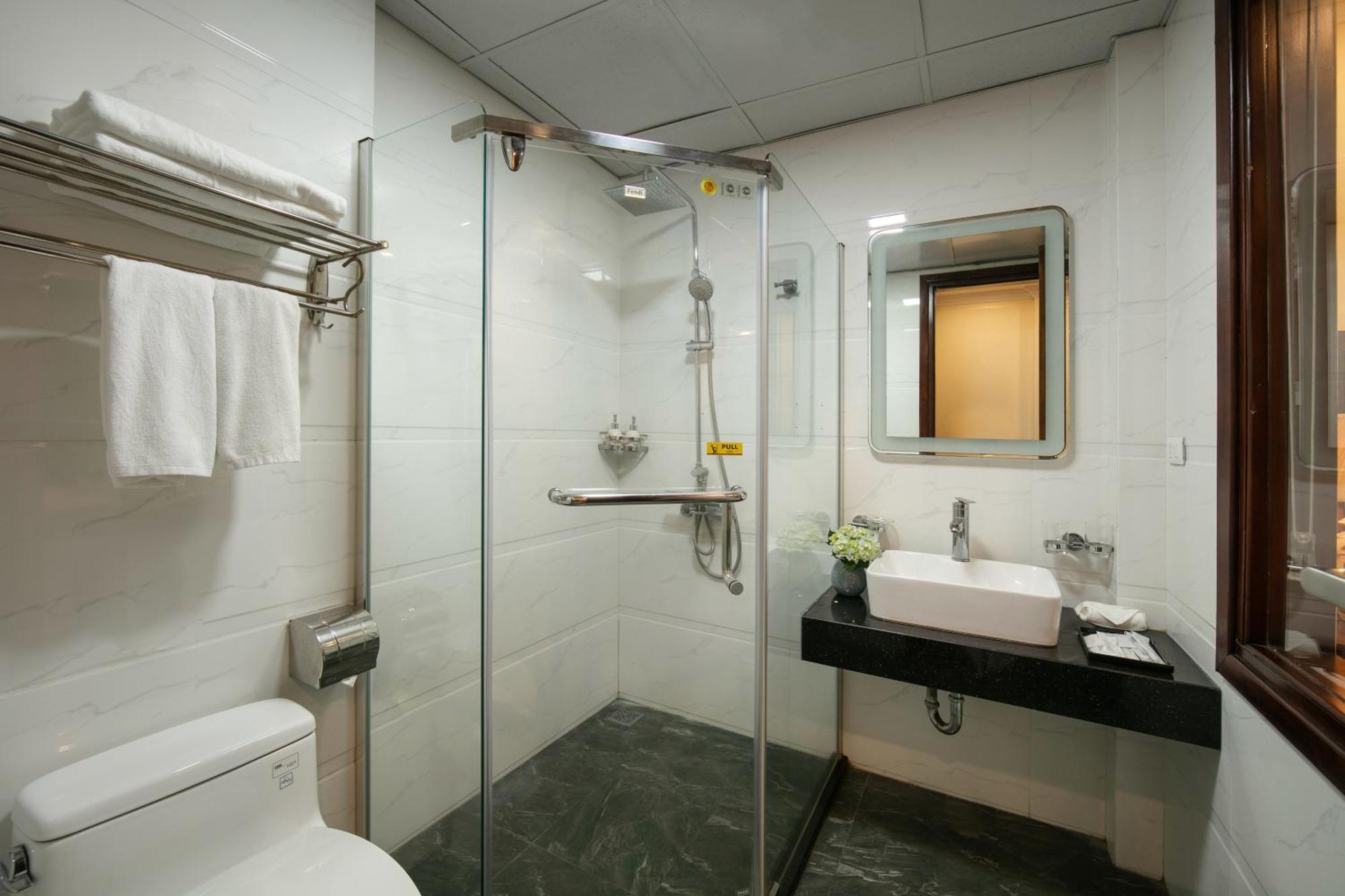 The West Hotel & Spa Ханой Екстериор снимка