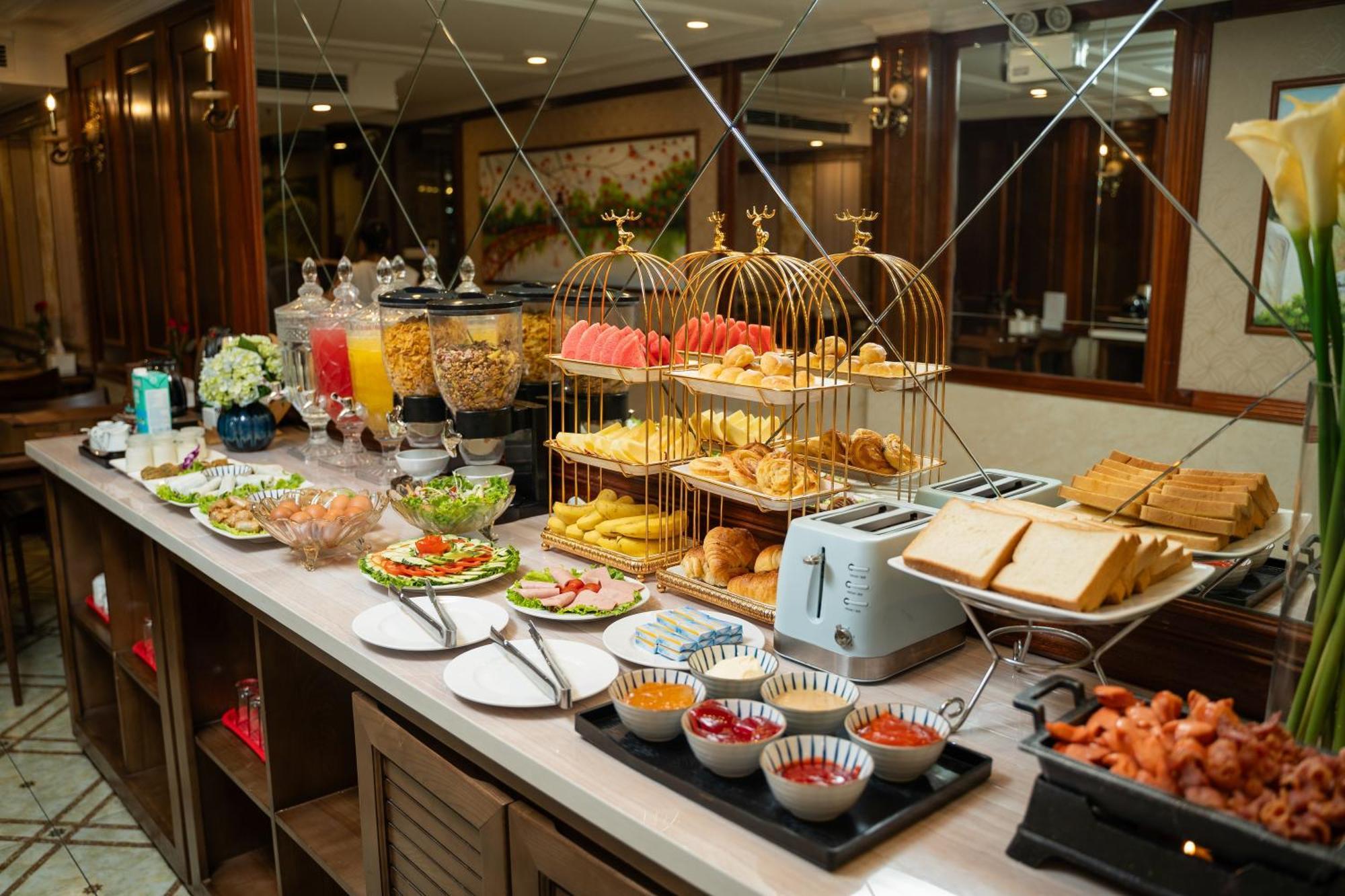 The West Hotel & Spa Ханой Екстериор снимка