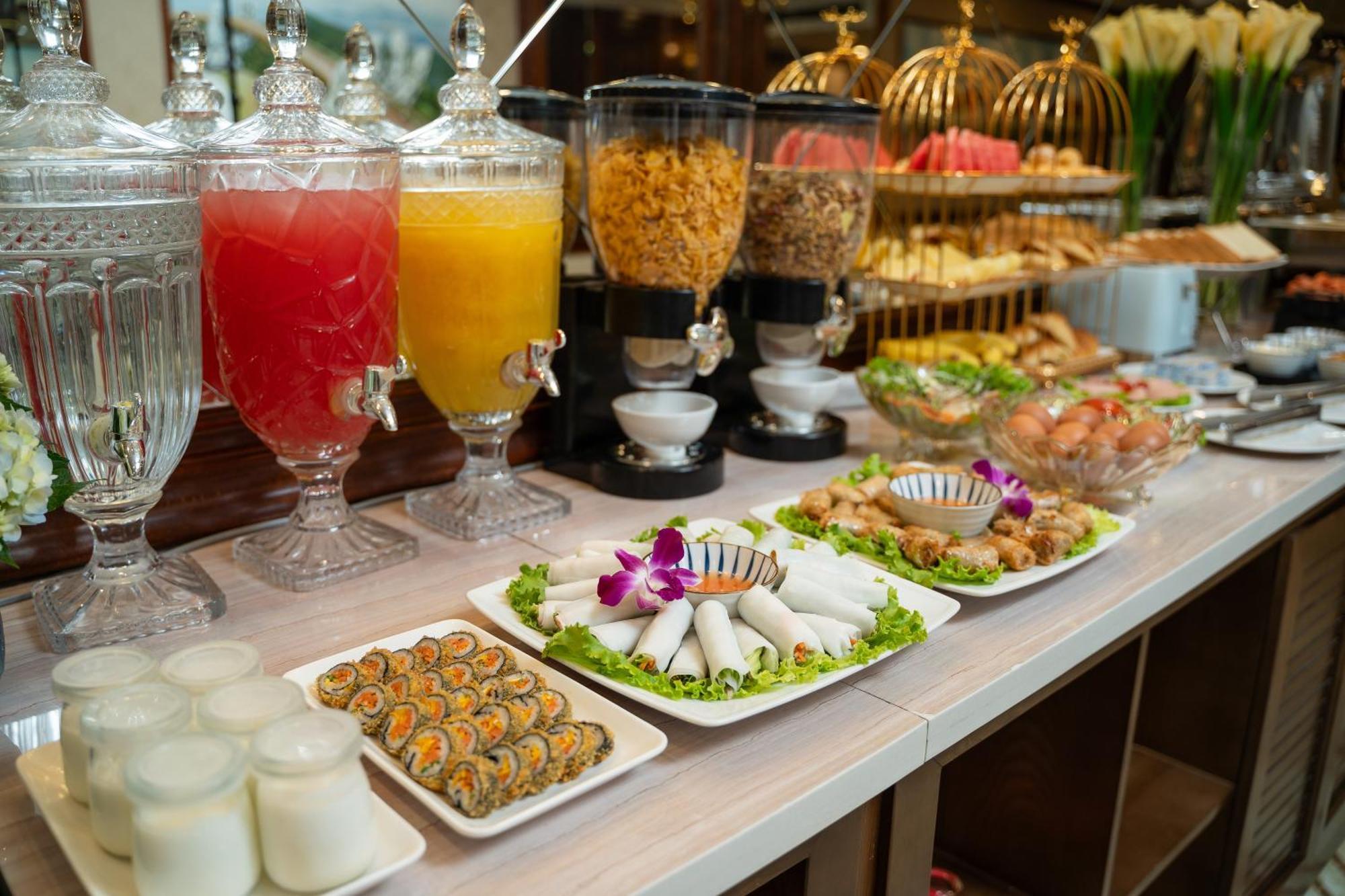The West Hotel & Spa Ханой Екстериор снимка
